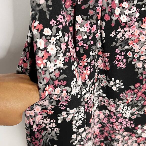Roz & Ali 8 Black Pink Floral Fit and Flare Pleated Dress Short Sleeve Pockets - Picture 6 of 11